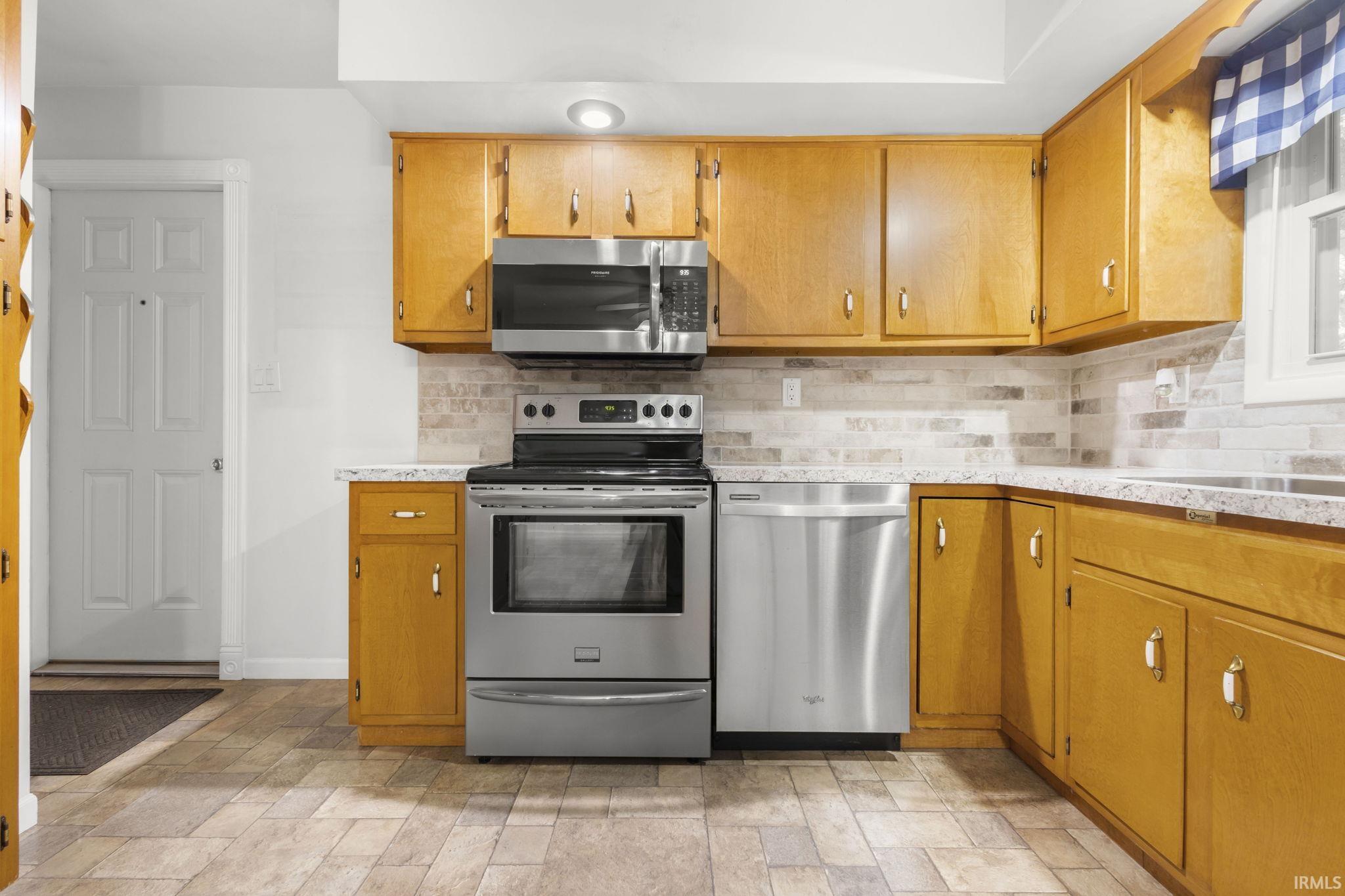 Mishawaka, Indiana 46545, United States, 2 Bedrooms Bedrooms, ,2 BathroomsBathrooms,Residential,Pending,246988