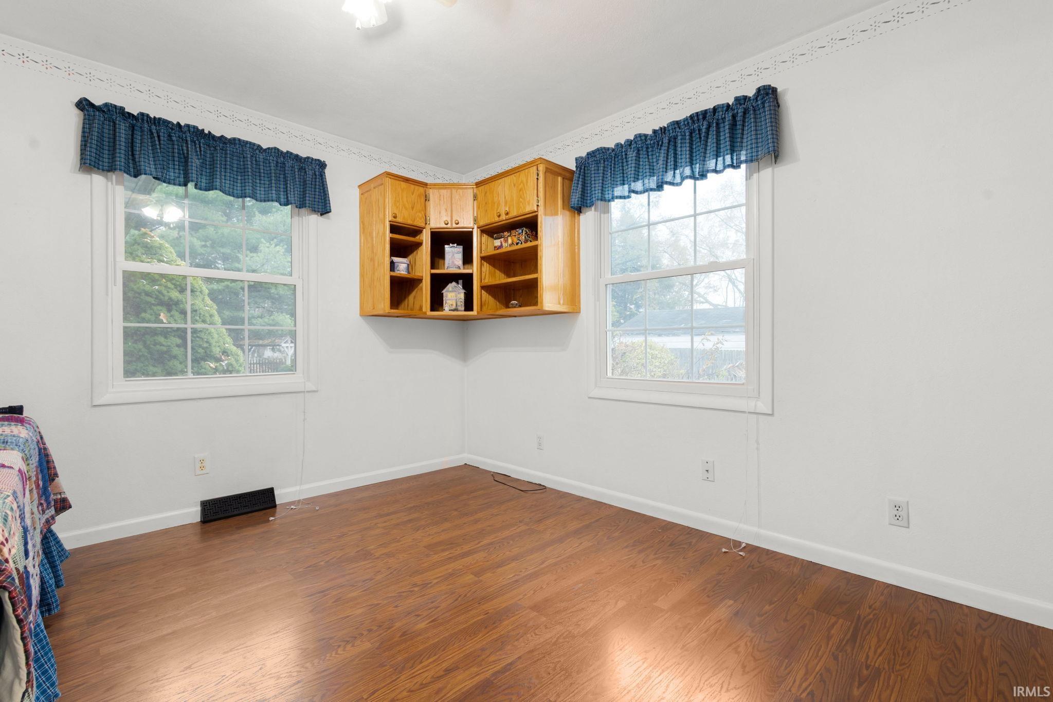 Mishawaka, Indiana 46545, United States, 2 Bedrooms Bedrooms, ,2 BathroomsBathrooms,Residential,Pending,246988