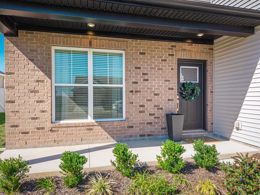 Photo of 3077 Dowgate Drive, Newburgh, IN 47630 (MLS # 202549147)