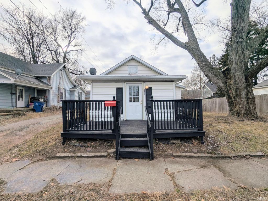 Photo of 221 N G Street, Marion, IN 46952 (MLS # 202606931)