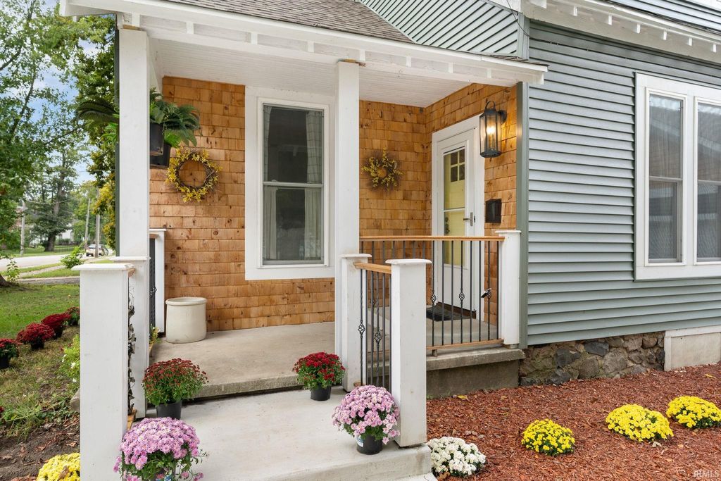 Photo of 622 Milroy Avenue, Rensselaer, IN 47978 (MLS # 202539115)