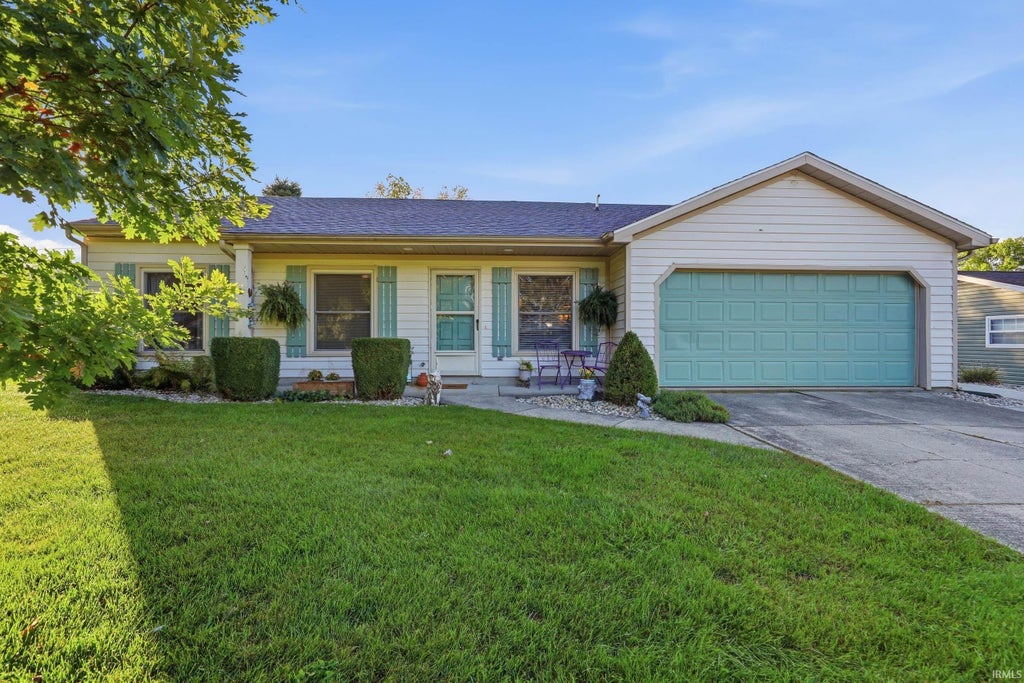 Photo of 11148 Shoreline Drive, Leo, IN 46765 (MLS # 202641687)