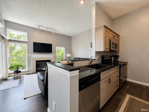 Photo of 9668 S Bay Pointe Court #77, Bloomington, IN 47401 (MLS # 202628499)