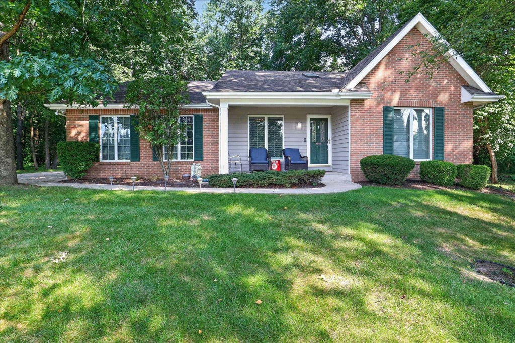 Photo of 51267 Pembridge Court, Granger, IN 46530 (MLS # 202635367)