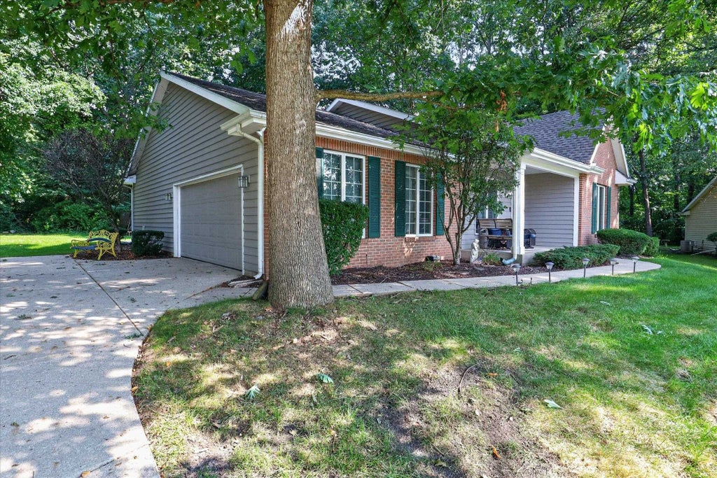 Photo of 51267 Pembridge Court, Granger, IN 46530 (MLS # 202635367)