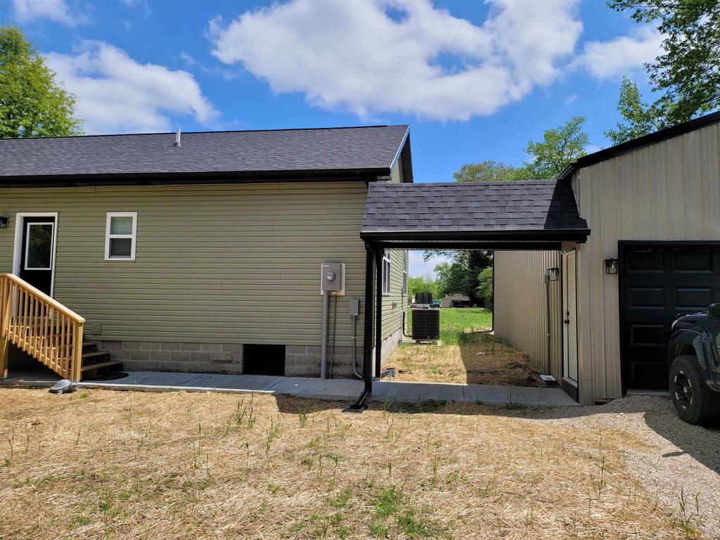 Photo of 431 E Washington Street, Oakland City, IN 47660 (MLS # 202616317)