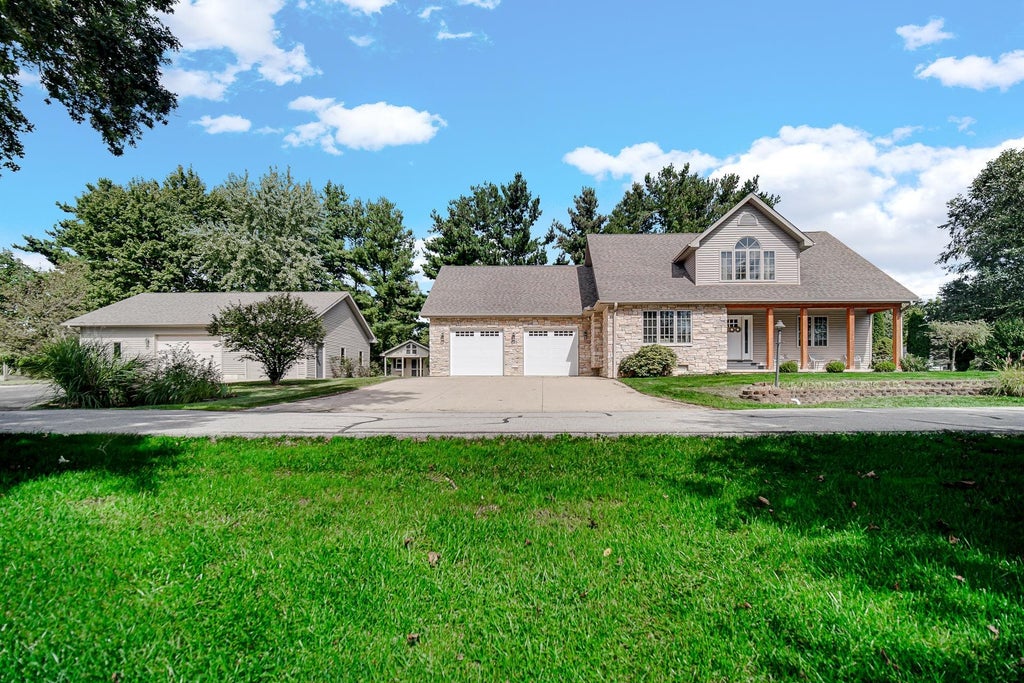 Photo of 18174 Hiawatha Trail, Plymouth, IN 46563 (MLS # 202642364)