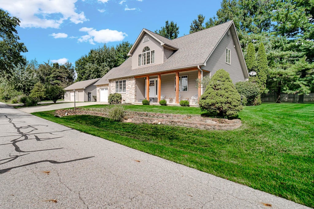 Photo of 18174 Hiawatha Trail, Plymouth, IN 46563 (MLS # 202642364)