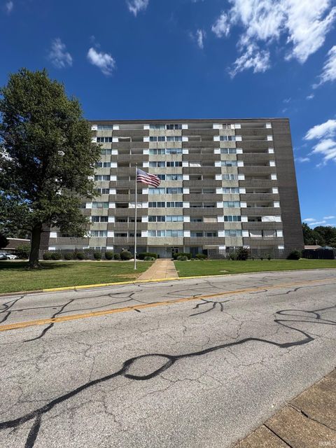 Photo of 1100 Erie Avenue #206, Evansville, IN 47715 (MLS # 202539827)