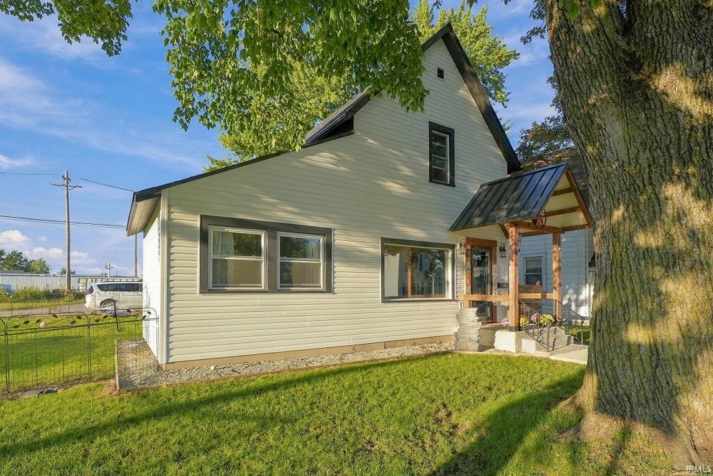 Photo of 711 W Cherry Street, Bluffton, IN 46714 (MLS # 202639884)