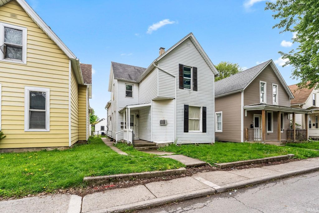 Photo of 629 5Th Street, Fort Wayne, IN 46808 (MLS # 202615797)