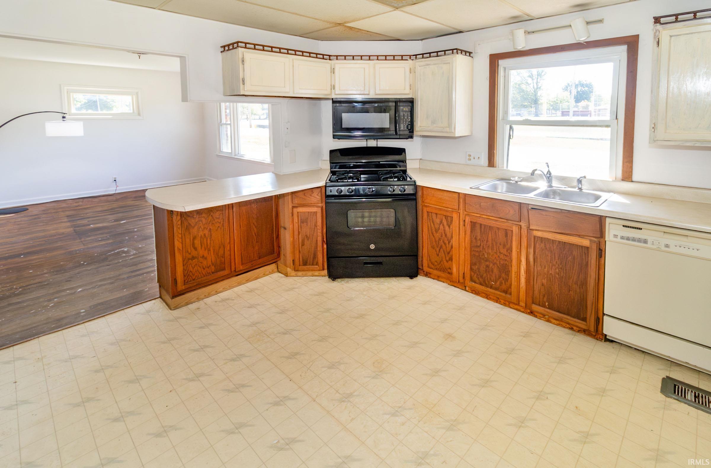 Fort Branch, Indiana 47648, United States, 2 Bedrooms Bedrooms, ,1 BathroomBathrooms,Residential,Pending,222590