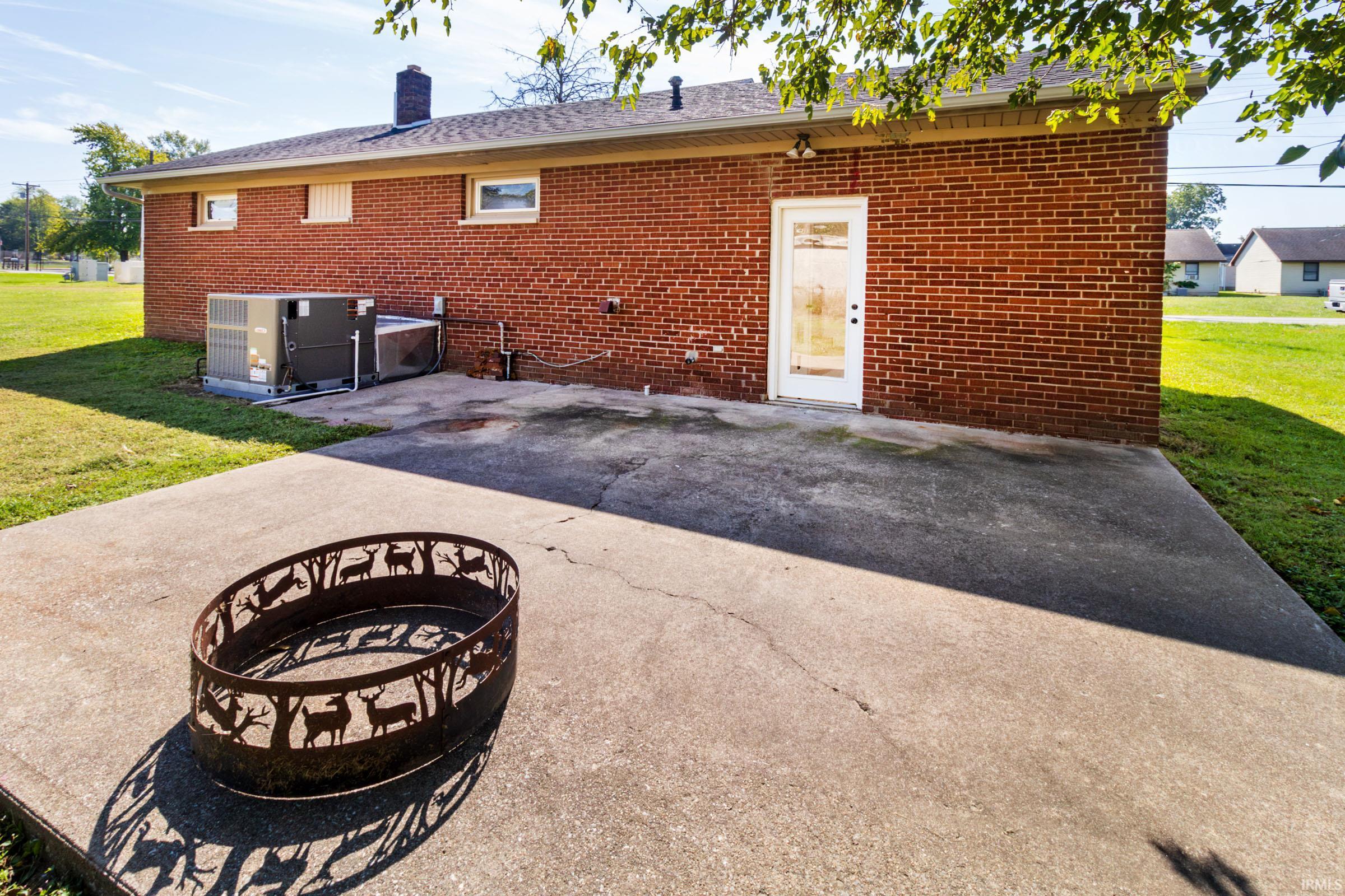 Fort Branch, Indiana 47648, United States, 2 Bedrooms Bedrooms, ,1 BathroomBathrooms,Residential,Pending,222590