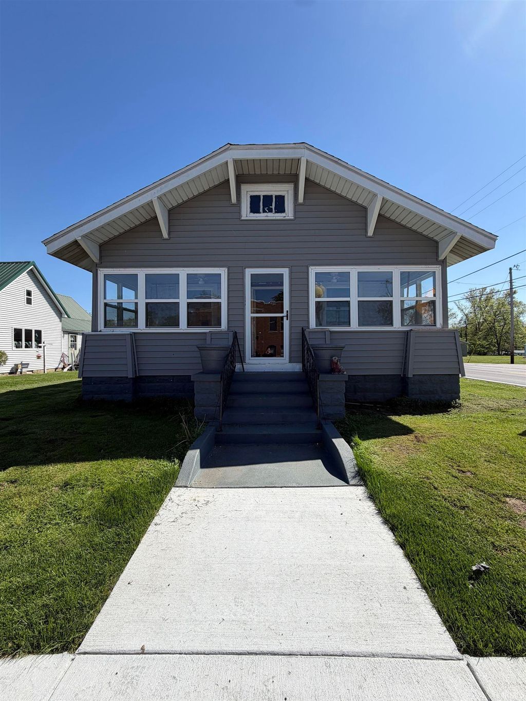 Photo of 8006 E Main Street, Dugger, IN 47848 (MLS # 202614013)