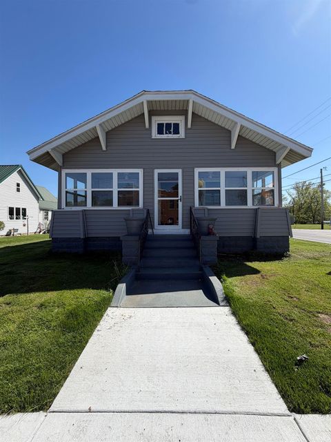 Photo of 8006 E Main Street, Dugger, IN 47848 (MLS # 202614013)