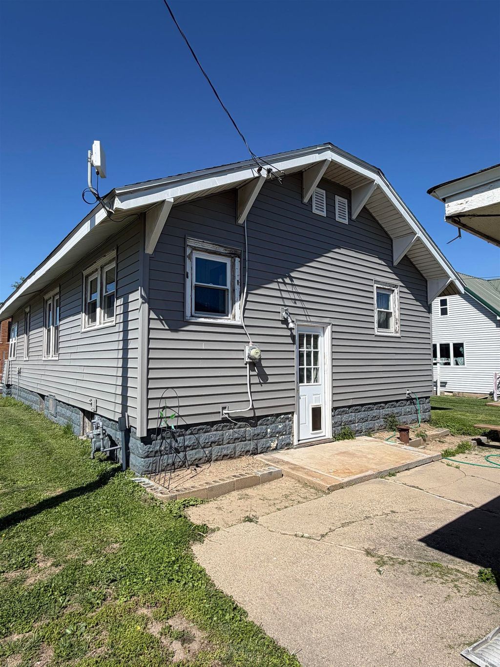 Photo of 8006 E Main Street, Dugger, IN 47848 (MLS # 202614013)