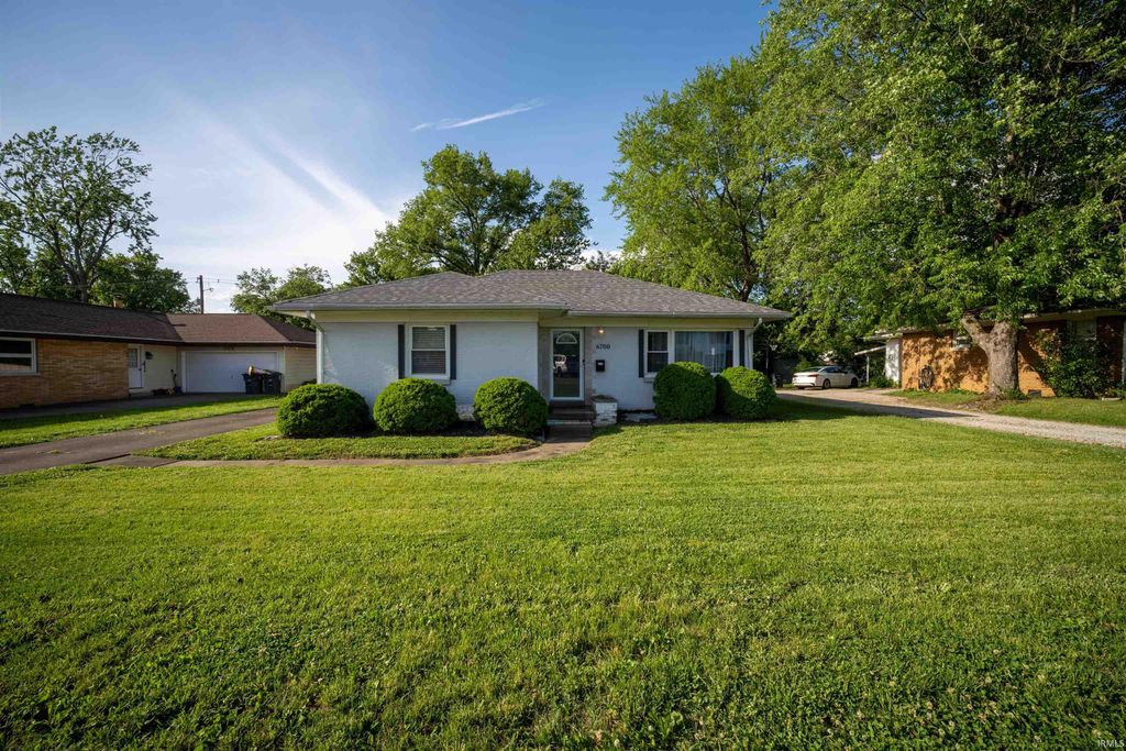 Photo of 6700 Lincoln Avenue, Evansville, IN 47715 (MLS # 202615947)