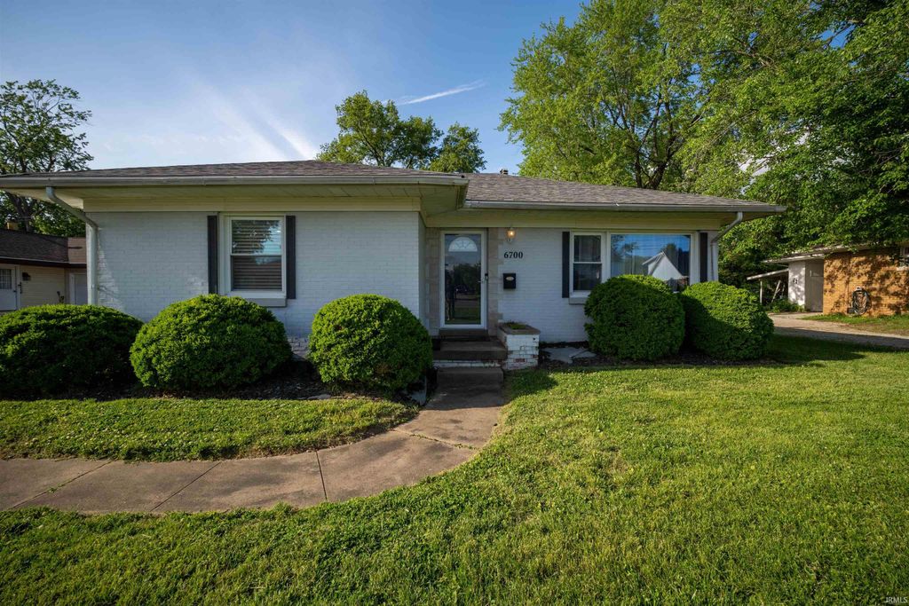 Photo of 6700 Lincoln Avenue, Evansville, IN 47715 (MLS # 202615947)