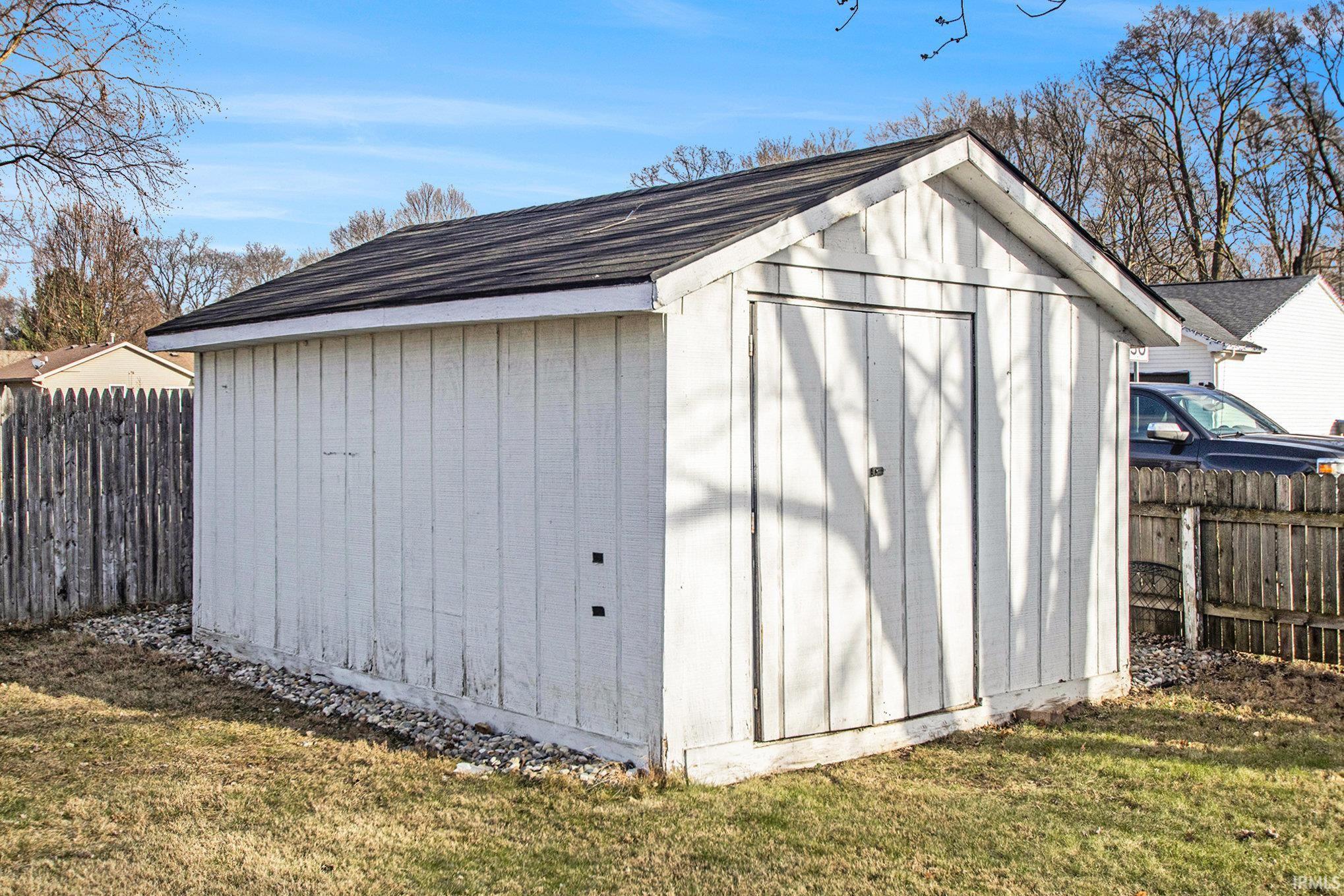 Goshen, Indiana 46526, United States, 3 Bedrooms Bedrooms, ,2 BathroomsBathrooms,Residential,Pending,26402