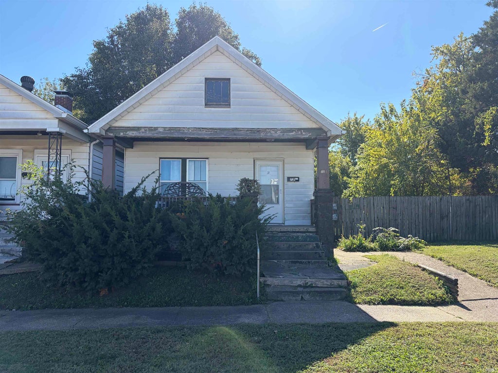 Photo of 721 E Tennessee Street, Evansville, IN 47711 (MLS # 202644076)