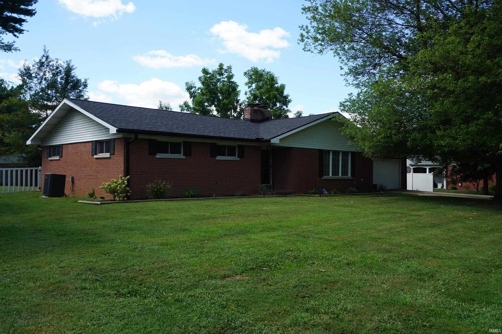 Photo of 6921 Monroe Avenue, Evansville, IN 47715 (MLS # 202607407)