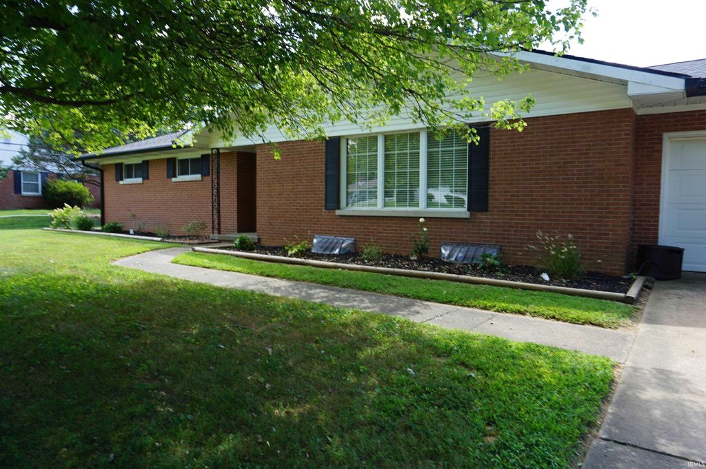 Photo of 6921 Monroe Avenue, Evansville, IN 47715 (MLS # 202607407)