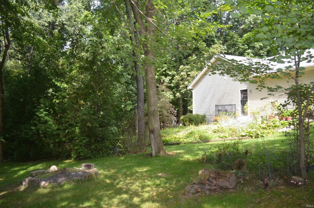 Photo of 10013 N Hasse Court, Syracuse, IN 46567 (MLS # 202636291)