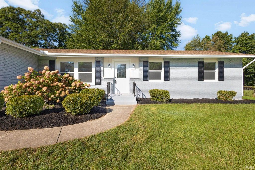 Photo of 54737 Country Manor Place, Elkhart, IN 46514 (MLS # 202541076)