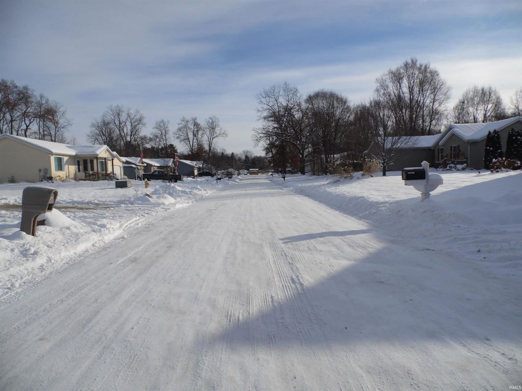 Photo of 30111 Wyndtree Boulevard, Elkhart, IN 46516 (MLS # 202549771)