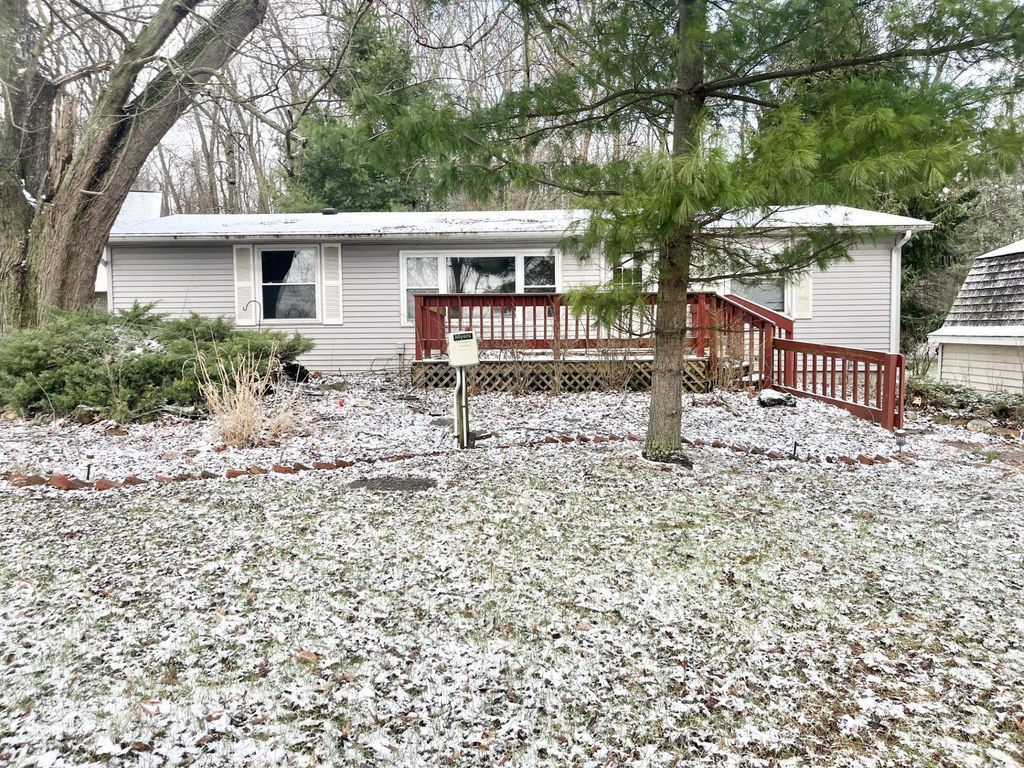 Photo of 135 Lane 175 Lime Lake Lane, Angola, IN 46703 (MLS # 202608809)