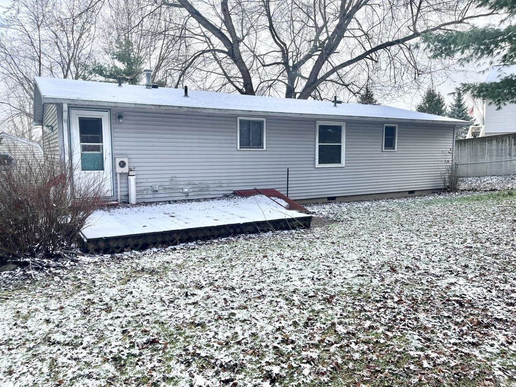 Photo of 135 Lane 175 Lime Lake Lane, Angola, IN 46703 (MLS # 202608809)