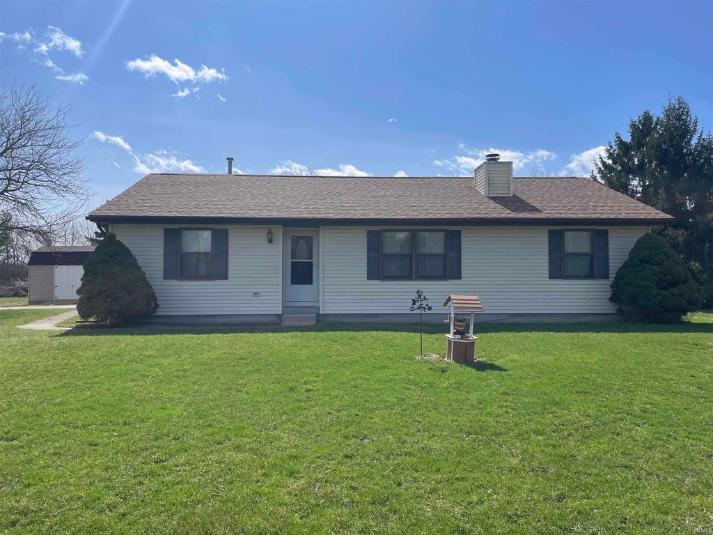 Photo of 587 E Markle Road, Huntington, IN 46750 (MLS # 202608386)