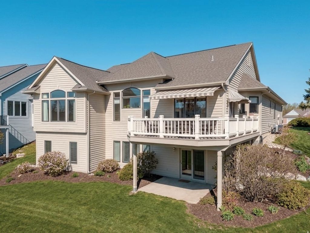 Photo of 12027 Sycamore Lakes Court, Fort Wayne, IN 46814 (MLS # 202609399)