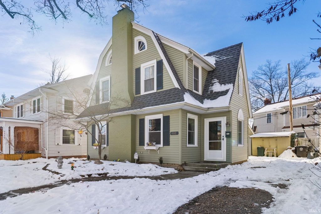 Photo of 4332 Indiana Avenue, Fort Wayne, IN 46807 (MLS # 202548447)