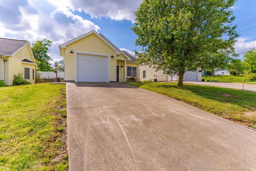 Photo of 1503 Autumn Drive, Boonville, IN 47601 (MLS # 202616251)