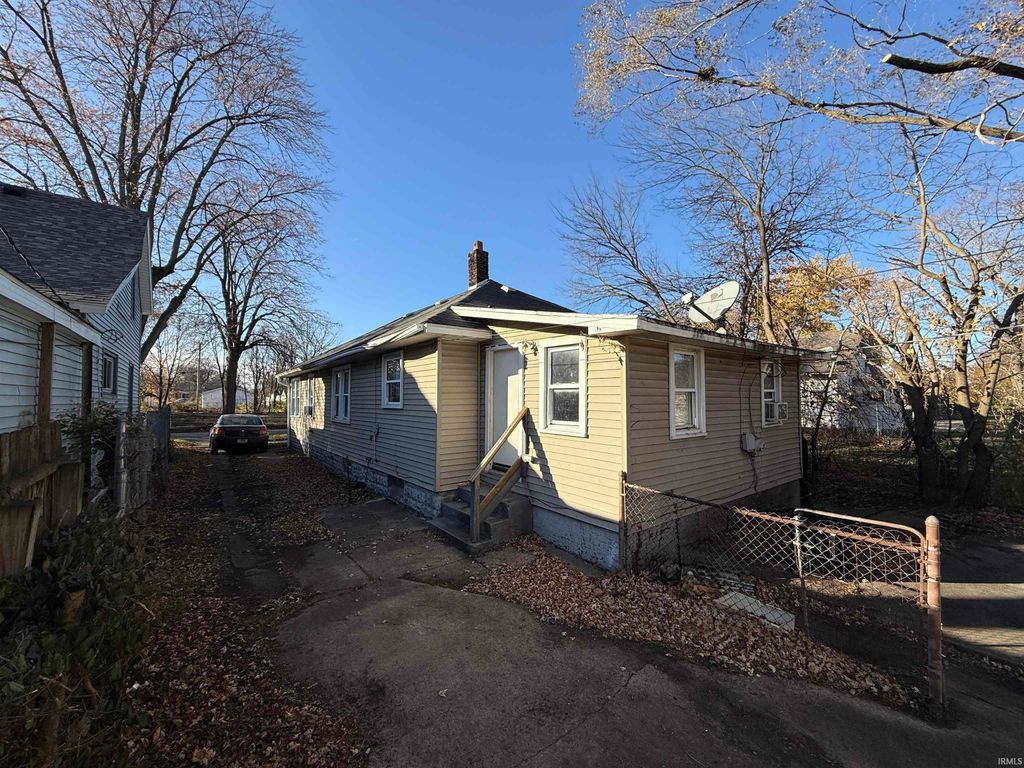 Photo of 208 S Bendix Drive, South Bend, IN 46619 (MLS # 202546021)