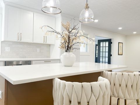 Tiny photo for 228 Breezy Lane, Kokomo, IN 46901 (MLS # 202545377)