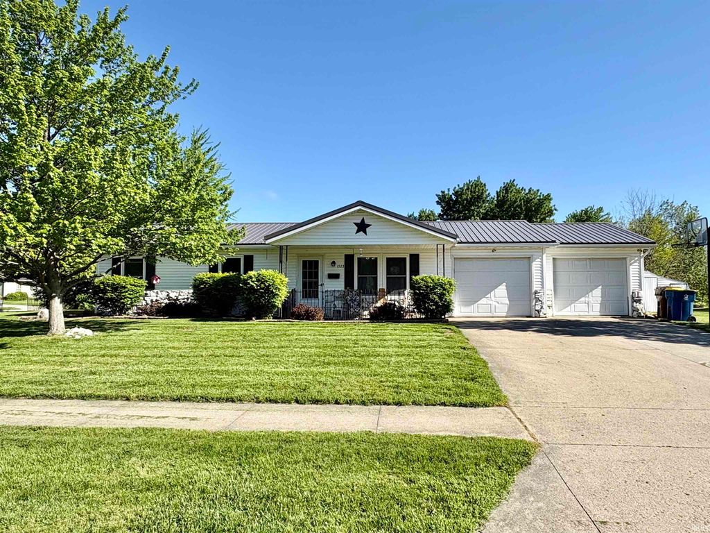 Photo of 1323 Sunnyglenn Court, Bluffton, IN 46714 (MLS # 202615722)