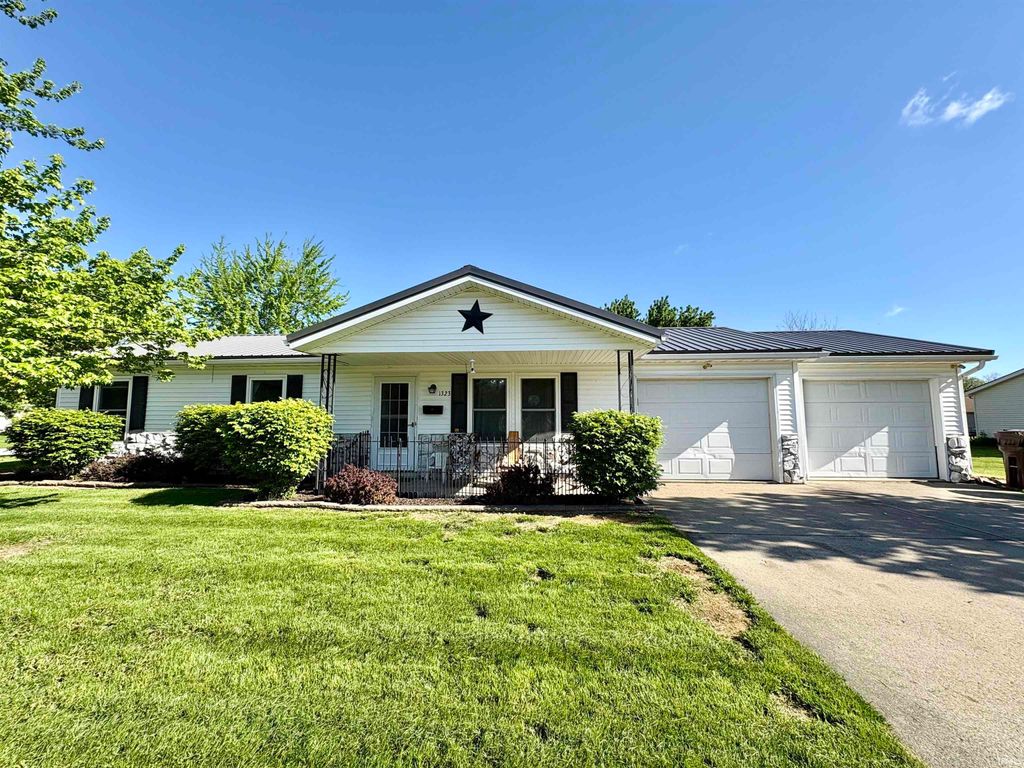 Photo of 1323 Sunnyglenn Court, Bluffton, IN 46714 (MLS # 202615722)