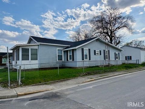 Photo of 916 S NEBRASKA Street, Marion, IN 46953 (MLS # 202612342)