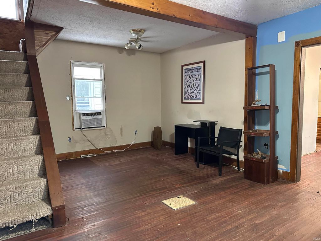 Photo of 2426 Thompson Avenue, Fort Wayne, IN 46807 (MLS # 202547702)