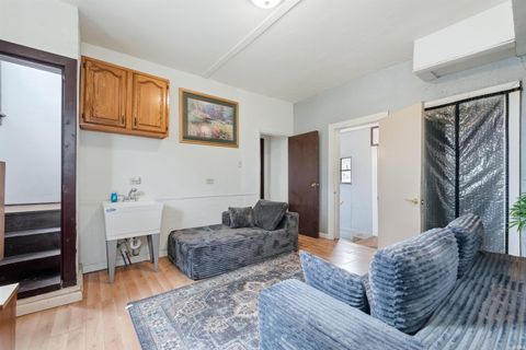 Tiny photo for 613 E Lewis Street, Fort Wayne, IN 46802 (MLS # 202619144)
