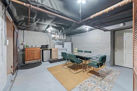 Tiny photo for 613 E Lewis Street, Fort Wayne, IN 46802 (MLS # 202619144)