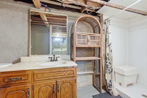Tiny photo for 613 E Lewis Street, Fort Wayne, IN 46802 (MLS # 202619144)