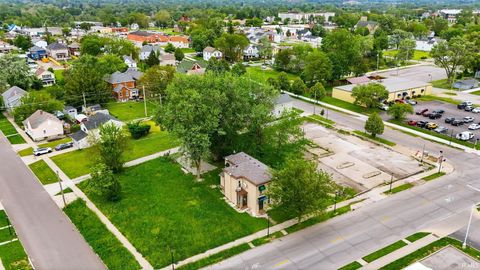 Tiny photo for 613 E Lewis Street, Fort Wayne, IN 46802 (MLS # 202619144)