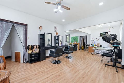 Tiny photo for 613 E Lewis Street, Fort Wayne, IN 46802 (MLS # 202619144)