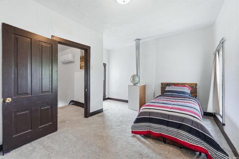 Tiny photo for 613 E Lewis Street, Fort Wayne, IN 46802 (MLS # 202619144)