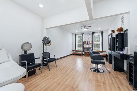 Tiny photo for 613 E Lewis Street, Fort Wayne, IN 46802 (MLS # 202619144)