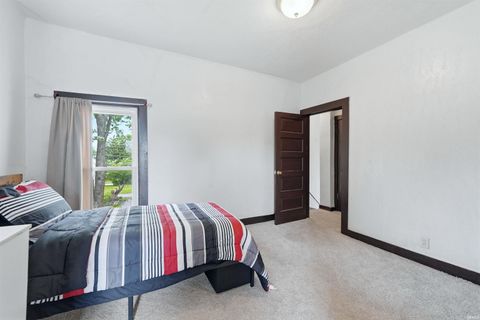 Tiny photo for 613 E Lewis Street, Fort Wayne, IN 46802 (MLS # 202619144)