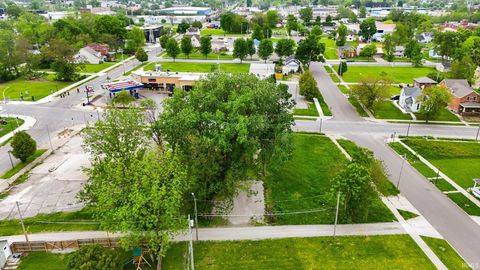 Tiny photo for 613 E Lewis Street, Fort Wayne, IN 46802 (MLS # 202619144)